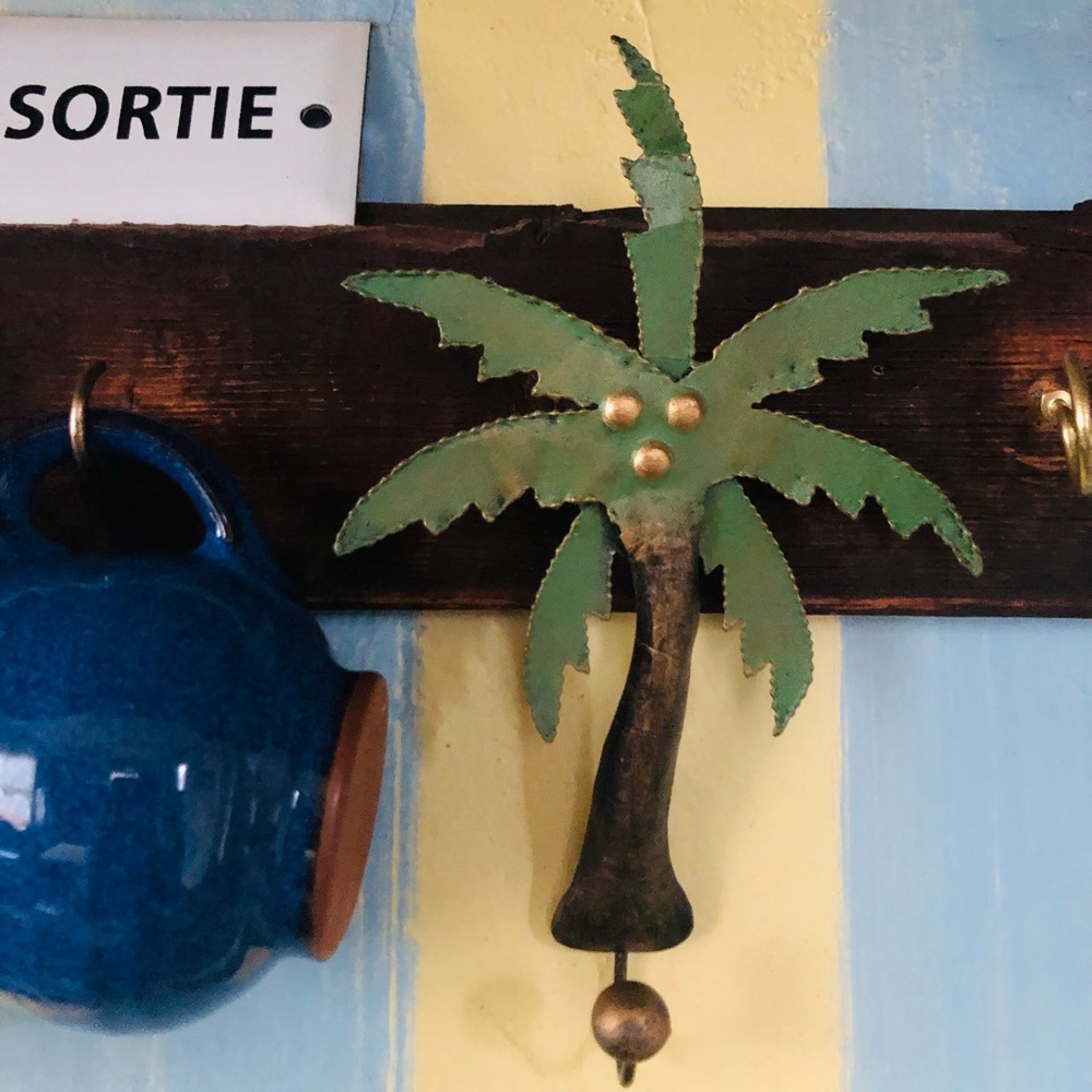 Palm Tree Tin Decorative Hook - Picture 2 of 3